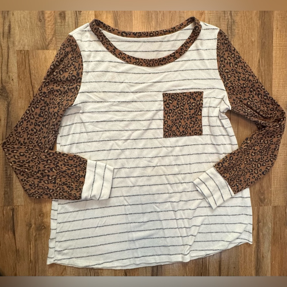Boutique Leopard Print Sleeve Striped Top
